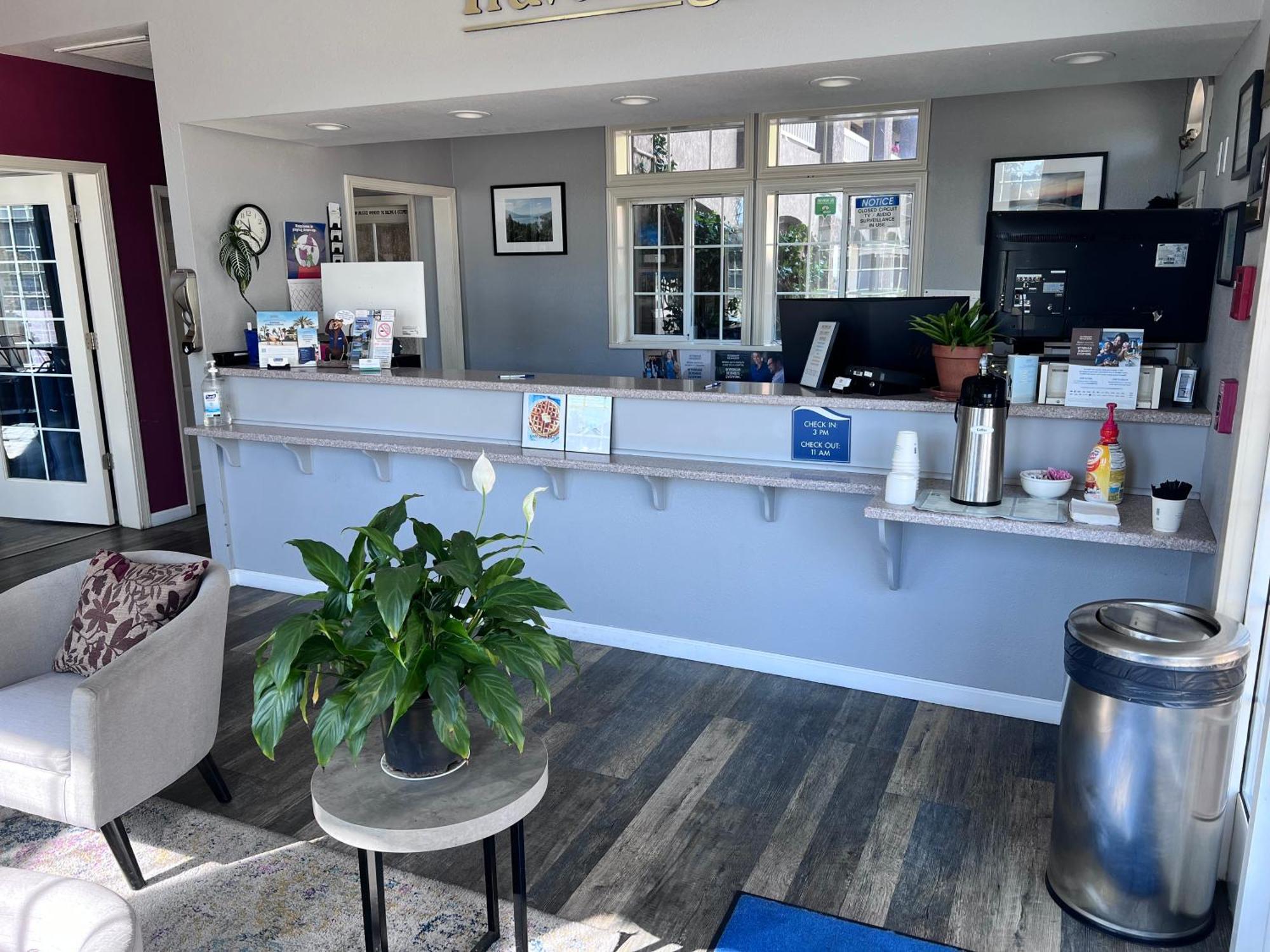 Travelodge By Wyndham Redding Ca Ngoại thất bức ảnh