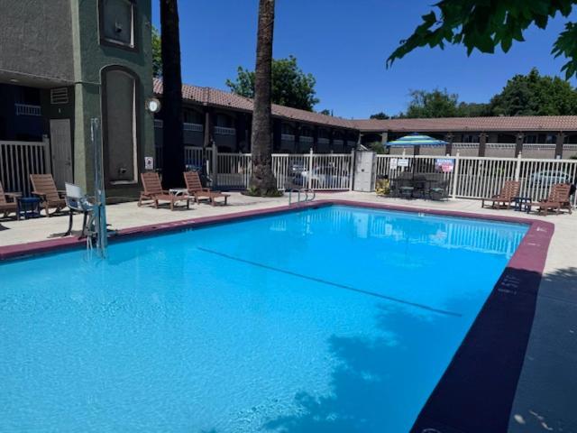 Travelodge By Wyndham Redding Ca Ngoại thất bức ảnh